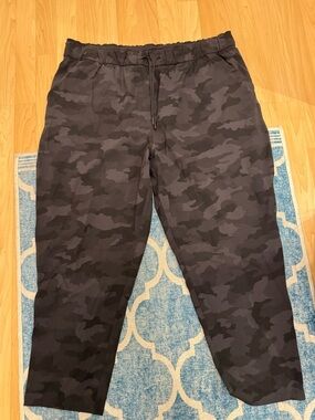 Women’s LuluLemon Heritage Camo Pants